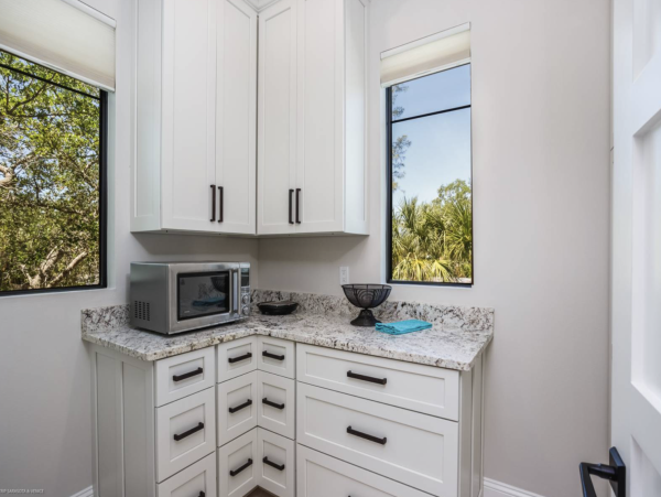 Luxurious Vacation Pool Home in Siesta Key 5 min walk to beach